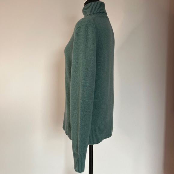 100% Cashmere Turtleneck Sweater - Picture 7 of 10